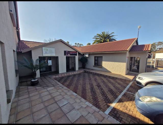 100M² OFFICE TO LET IN FARRAR PARK